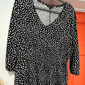 Beautiful LB heart print top; Sz 14-16